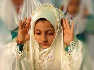 تاثیر ادب در نماز خوان شدن فرزند