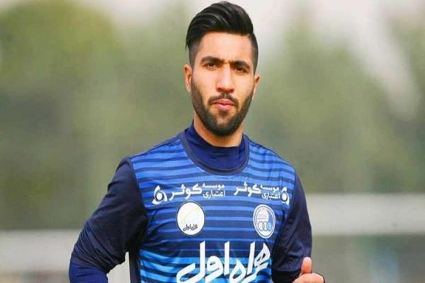 بلاتکلیفی عجیبِ هافبک استقلال بلاتکلیفی عجیبِ هافبک استقلال